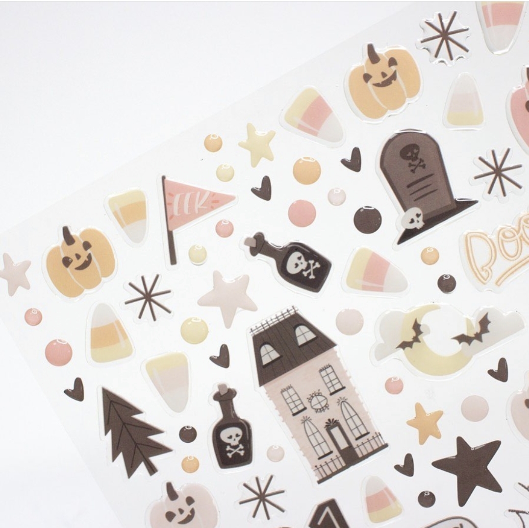 Folha de autocolantes de Halloween com desenhos coloridos e festivos