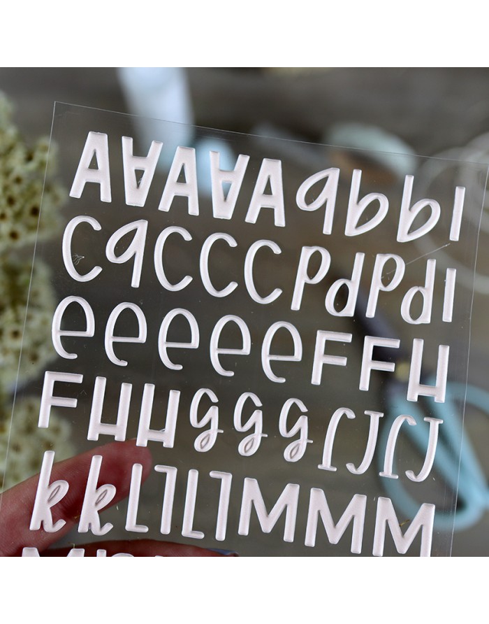 Folha transparente com autocolantes de letras brancas em vários estilos