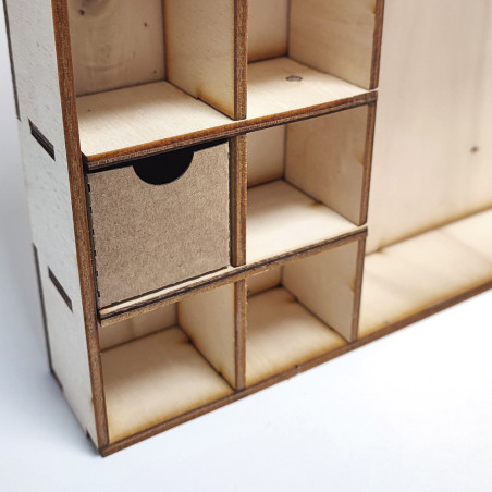 Organizador de madeira com compartimentos e gaveta de papelão