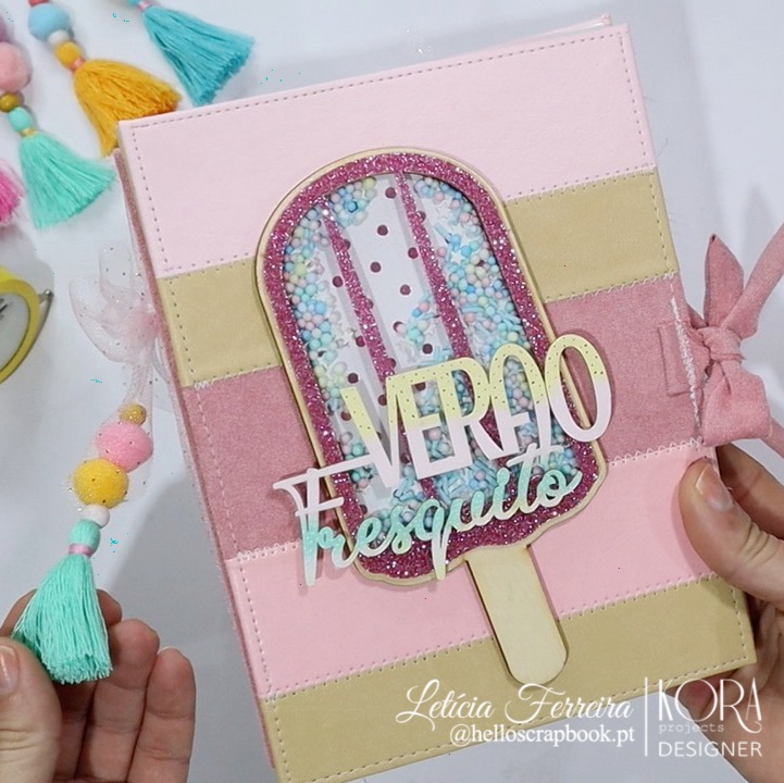 Capa de agenda em tons rosa e bege com decoração de gelado colorido e texto 'VERÃO Fresquito'