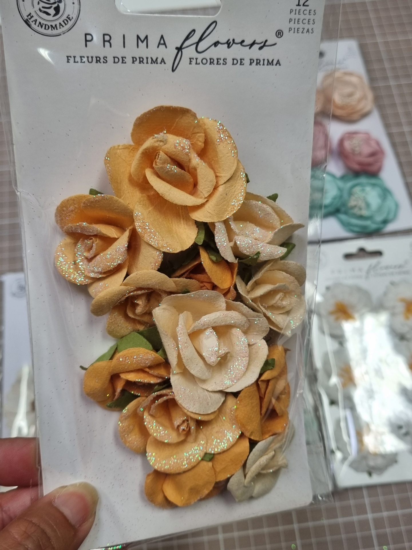 flores artificiais castanho e creme com brilho em embalagem plástica PRIMA flowers