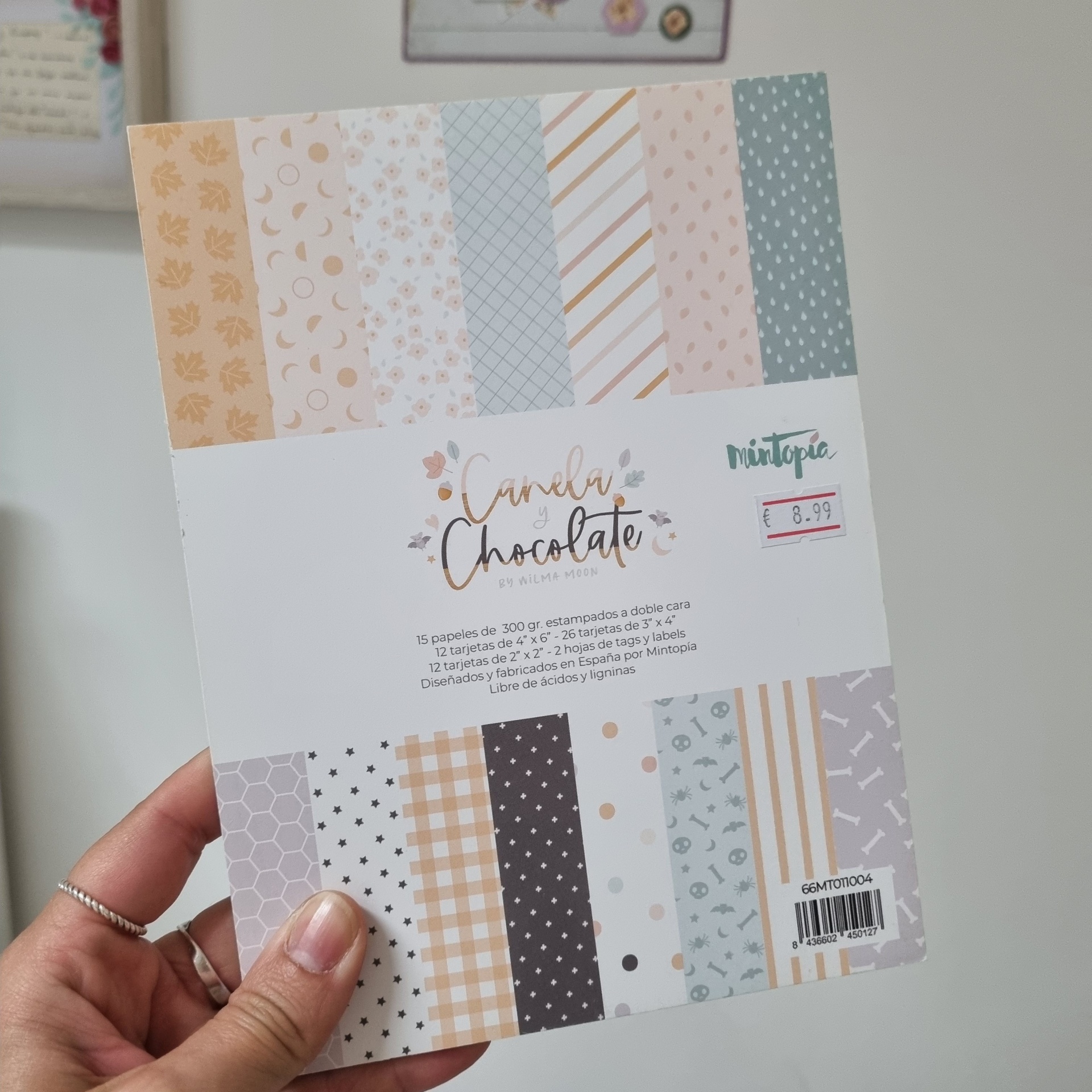 Folleto de papel decorativo com múltiplos padrões em tons pastel