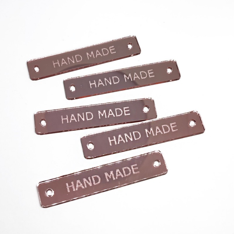 Etiquetas retangulares rosa com texto HAND MADE em branco