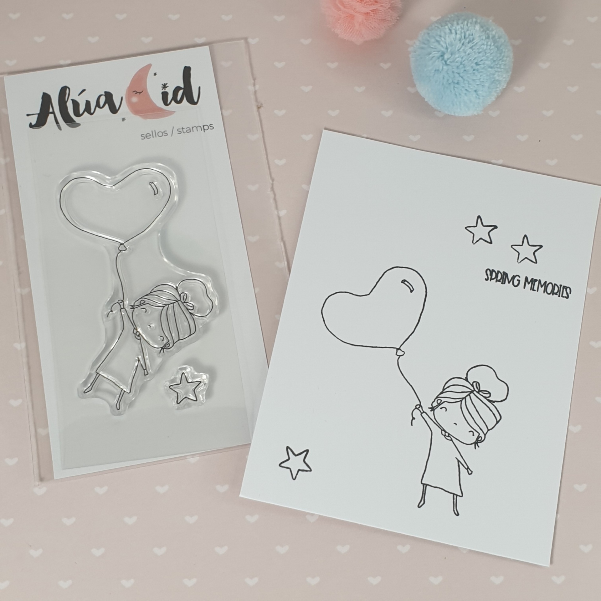 Selo de silicone com desenho de menina e balão em forma de coração em embalagem ao lado de papel com carimbo usado e texto SPRING MEMORIES