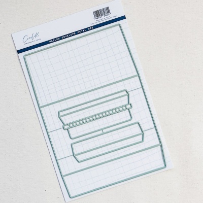 Moldes metálicos para envelope sobre cartolina branca com texto azul