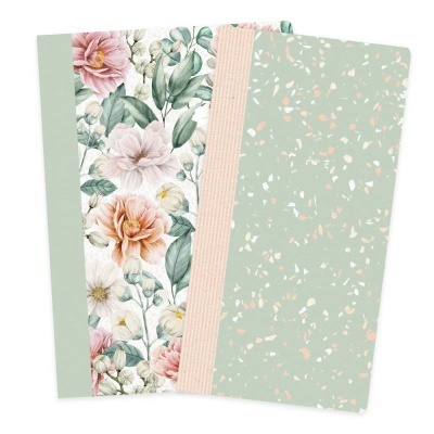 Três cadernos finos com capas decoradas distintas em tons verdes e flores