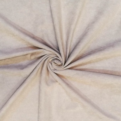 Tecido macio aveludado bege e cinza enrolado em espiral