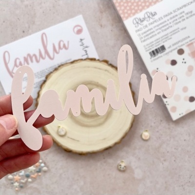 Autocolante acrílico rosa com palavra 