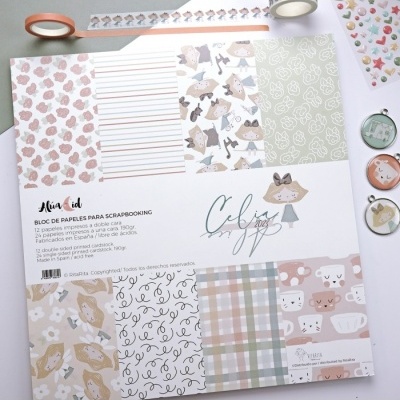 Bloco de papéis de scrapbooking com vários padrões coloridos