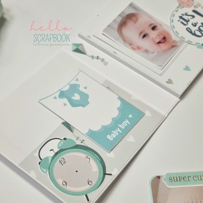 Livro de memórias de bebé decorado com imagens e texto 'Baby boy' e 'It's a boy'