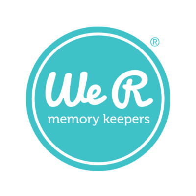 Logótipo azul turquesa com texto We R memory keepers