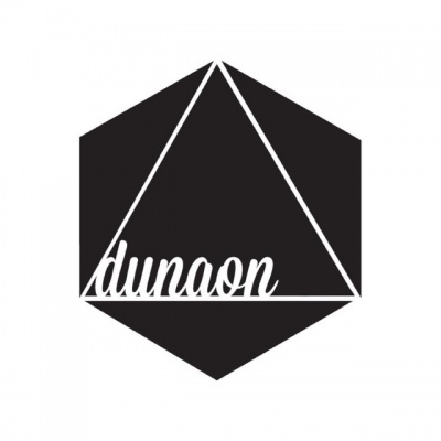 Logótipo preto hexagonal com a palavra dunaon