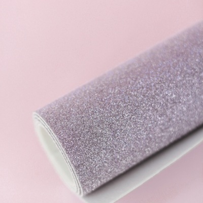 Rolo de tecido com textura glitter prateada
