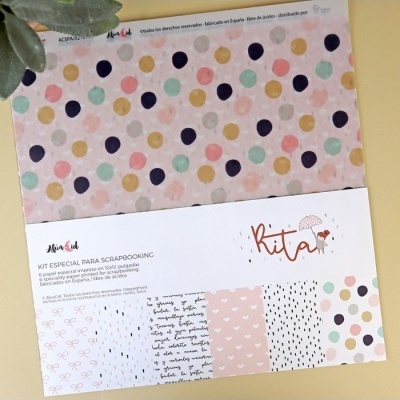 Kit de scrapbook colorido com padrões de bolinhas e outros motivos em tons pastel
