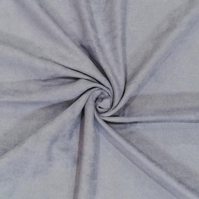 Tecido cinzento claro suave com dobra em espiral
