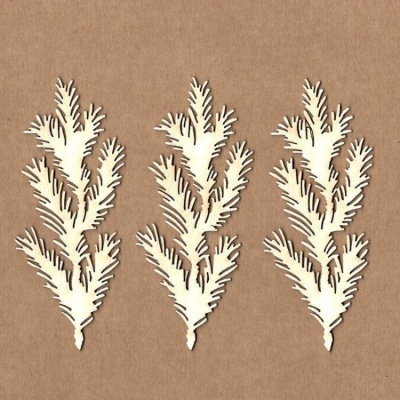 Três decorações de raminhos de madeira clara com recortes