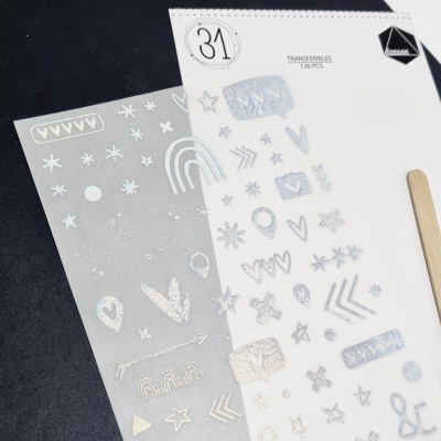 Conjunto de decalques transferíveis número 31 com desenhos holográficos e brancos variados