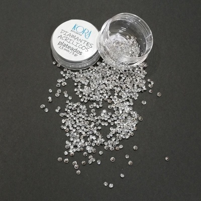 Frasco com cristais acrílicos transparentes e tampa com texto em fundo preto