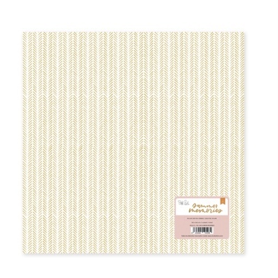 Folha de papel decorativo para scrapbook com padrão de folhagem dourada em fundo branco e etiqueta rosa