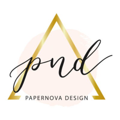 Logótipo da Papernova Design com triângulo dourado e letras 'pnd' em preto