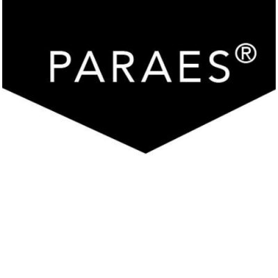 Logotipo com texto 'PARAES®' em fundo preto e branco