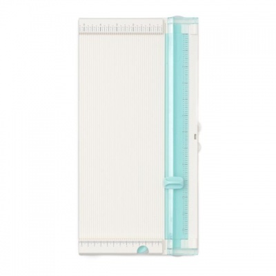 Prancha de corte de papel com régua azul clara e medidas em centímetros