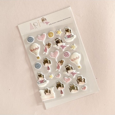 Adesivos vinil translúcido com desenhos de figuras femininas, balões de ar quente e corações