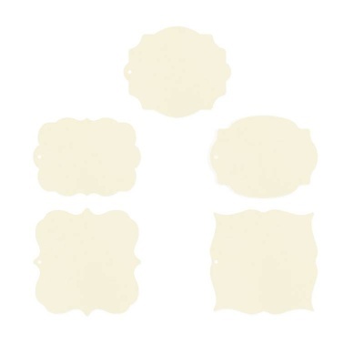 Cinco etiquetas de papel creme com formatos variados