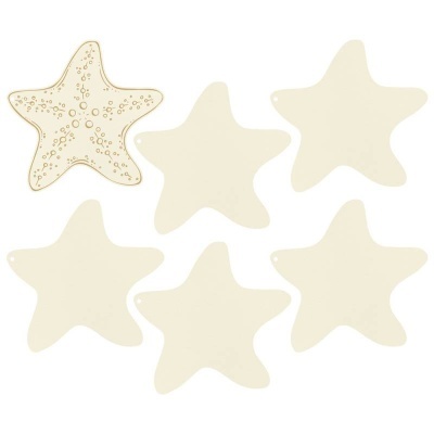 Seis estrelas do mar decorativas cor creme, uma com detalhes castanhos claros
