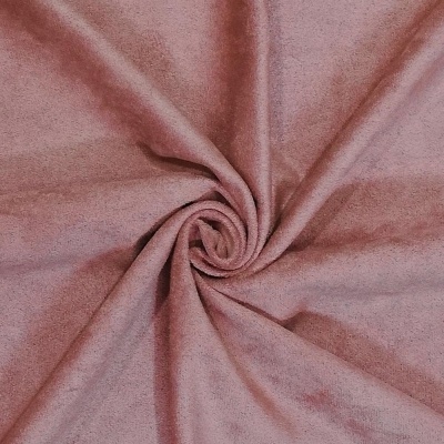 Tecido rosa em microfibra com textura suave enrolado em espiral