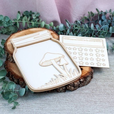 Placa decorativa em forma de frasco com cogumelos e placa com estrelas