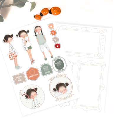Folhas de autocolantes com meninas ilustradas, etiquetas e molduras, joaninhas decorativas ao fundo