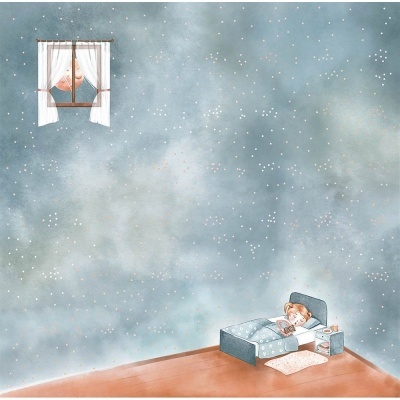 Quarto infantil com criança a dormir e janela com figura espreitando