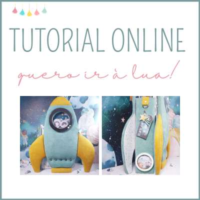 Brinquedo de foguete em tecido verde-água e amarelo em cenário espacial para tutorial online