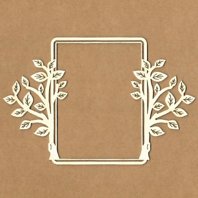 Moldura vazada retangular em madeira clara com ramos e folhas sobre fundo castanho