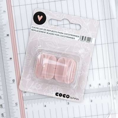 Lâminas de substituição para cortador COCO em embalagem transparente sobre superfície quadriculada