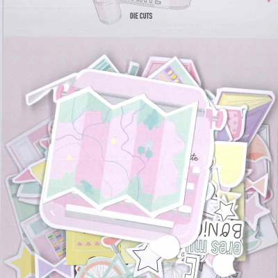 Pacote com recortes de papel coloridos em tons pastel com vários desenhos, dentro de embalagem plástica.