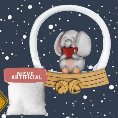 Globo de neve artificial com elefante cinzento e caneca vermelha