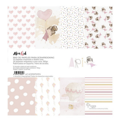 Pad de papéis para scrapbooking com vários desenhos em tons pastel com corações, bolas, e listras.