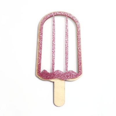 Estrutura decorativa de gelado de pau em madeira com glitter rosa