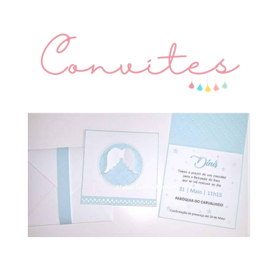 Convite de comunhão azul claro com envelope branco e texto em português