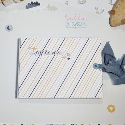 Álbum de scrapbook com riscas diagonais e texto little one