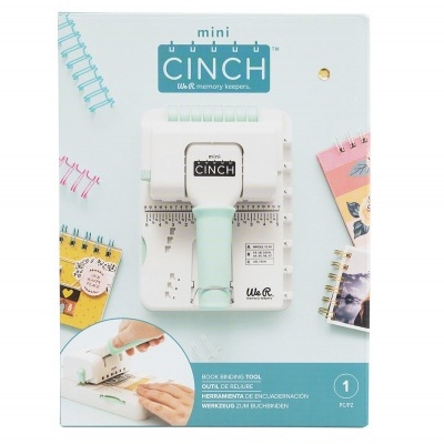 Ferramenta de encadernação mini cinch em embalagem azul claro com imagens de cadernos