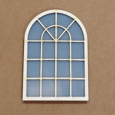 Janela decorativa branca com fundo azul e divisórias