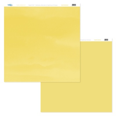Folha de papel amarelo quadrada com texto de marca e especificações no topo em fundo branco