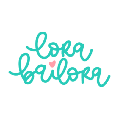 Logótipo texto 'lora balora' em azul turquesa com coração cor de rosa
