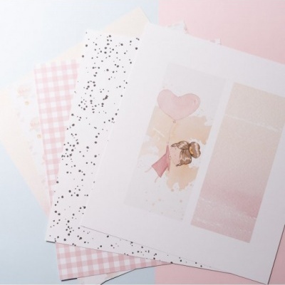 Papéis decorativos com padrões xadrez, estrelas, manchas e desenho de coelho com balão