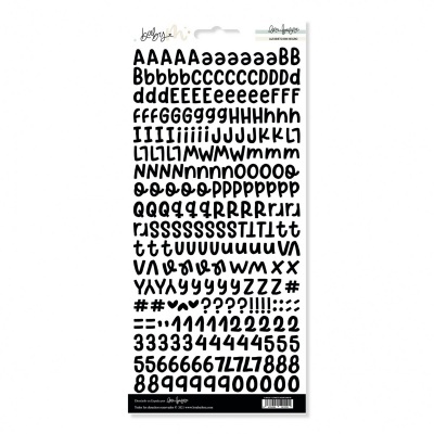 Folha de autocolantes com letras e números pretos em fundo branco