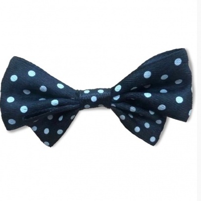 Gravata borboleta azul escuro com pontos brancos