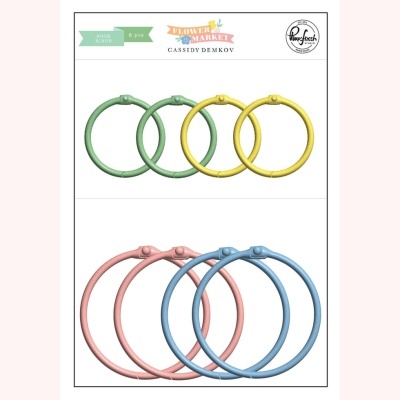 Conjunto de oito argolas metálicas coloridas com etiquetas e texto Floral Market Cassidy Demkov